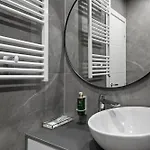 Location - Contemporary Parliament View - 2br