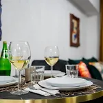 Location - Contemporary Parliament View - 2br
