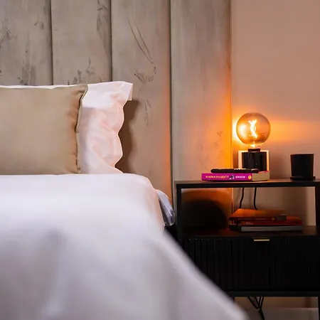 Location - Contemporary Parliament View - 2br