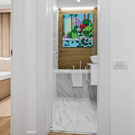 Location - Contemporary Parliament View - 2br