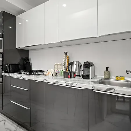 Location - Contemporary Parliament View - 2br Apartament *