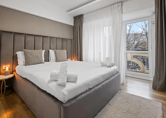 Location - Contemporary Parliament View - 2br *