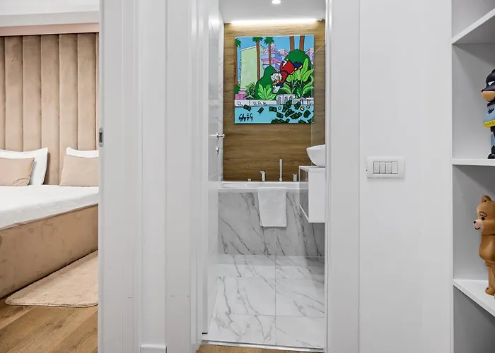 Location - Contemporary Parliament View - 2br