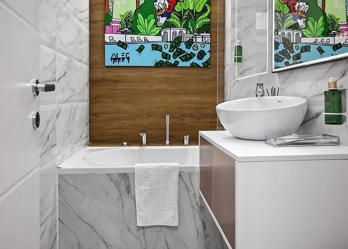 Location - Contemporary Parliament View - 2br Apartament *