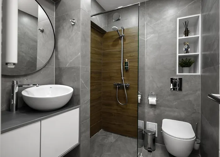 Location - Contemporary Parliament View - 2br