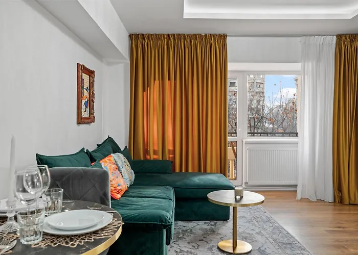 Location - Contemporary Parliament View - 2br